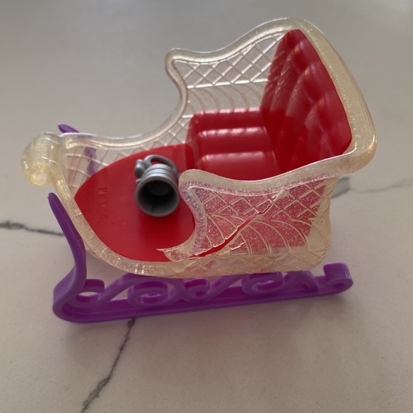 Polly Pocket Snow Day Sleigh Set - Picture 2 of 16
